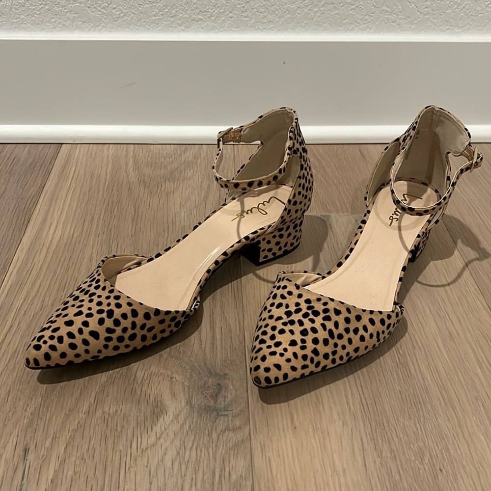 Lulu’s Leopard/Cheetah Print Ankle Strap pointed toe heels Size 10